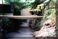 esterno08.jpg (77860 byte)